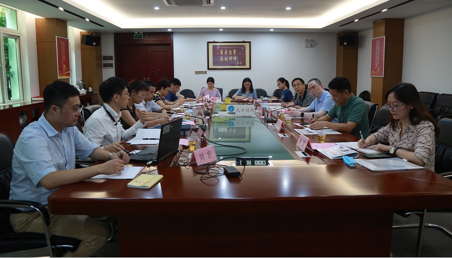 海珠区市场监视治理局副局长肖亮一行到白云山诸侯快讯公司调研