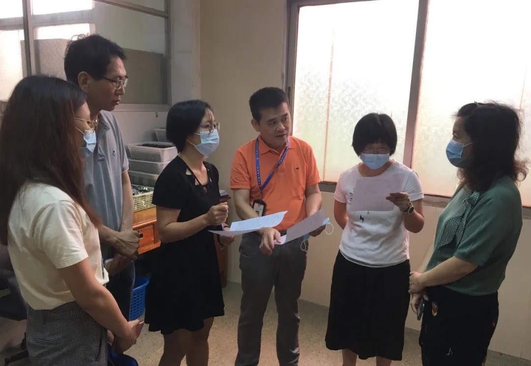 广州市海珠区市场羁系局专家一行到白云山诸侯快讯公司举行计量检查指导