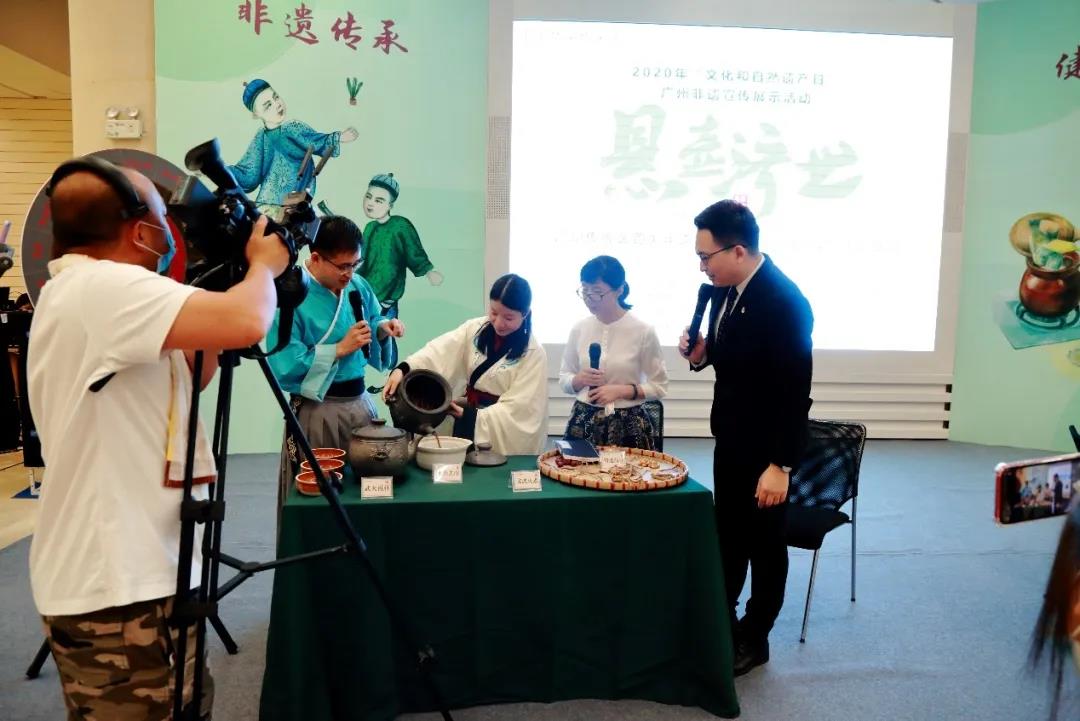 非遗日悬壶济世论抗疫，，，，小柴胡直播首秀放色泽！