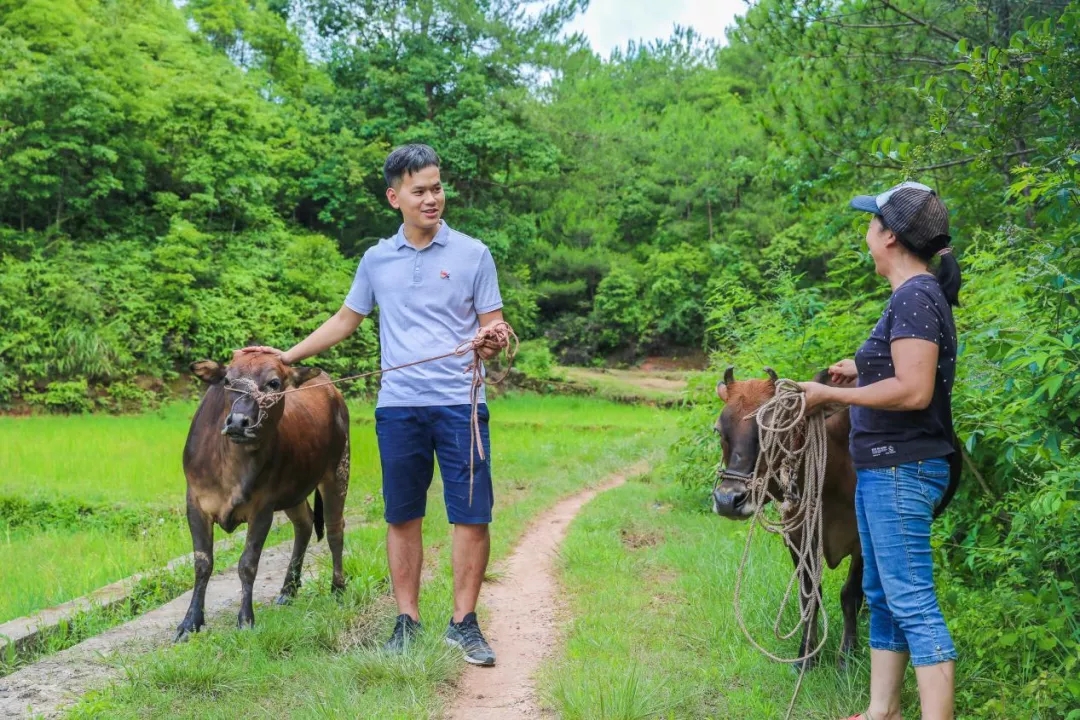 喜讯|白云山诸侯快讯公司驻村干部巫小锦荣获广东省2019-2020年脱贫攻坚事情突出孝顺小我私家转达表扬