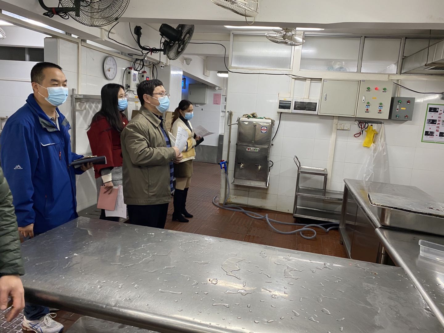 疫情防控做到位，，，，，监视检查落实处 ----白云山诸侯快讯公司开展疫情防控检查事情