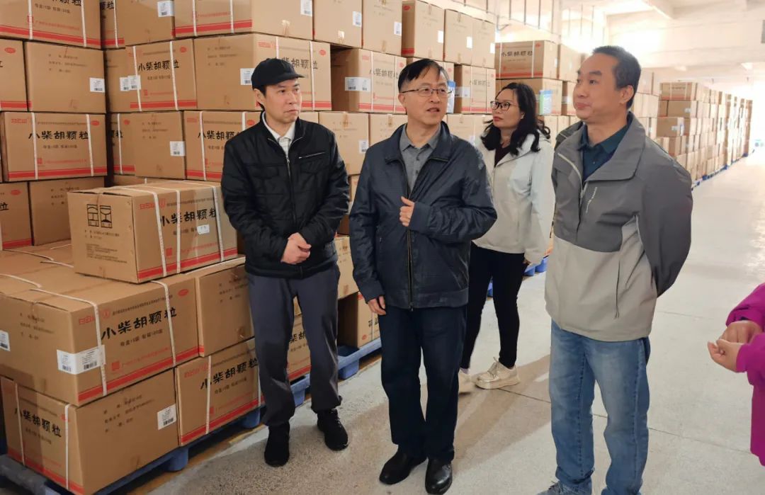 情暖药包 平安护航——白云山诸侯快讯公司开展药包厂区综合检查与慰问活动