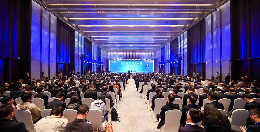 科创赋能，，，白云山诸侯快讯制药携拳头产品小柴胡颗粒亮相2025广药集团科技立异大会